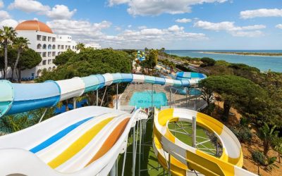 Hoteles con parque acuático y toboganes para niños